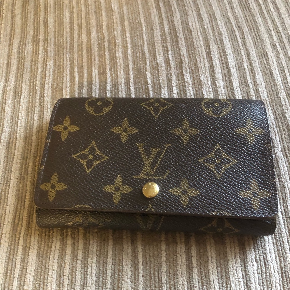 Vintage Louis Vuitton women’s monogram wallet